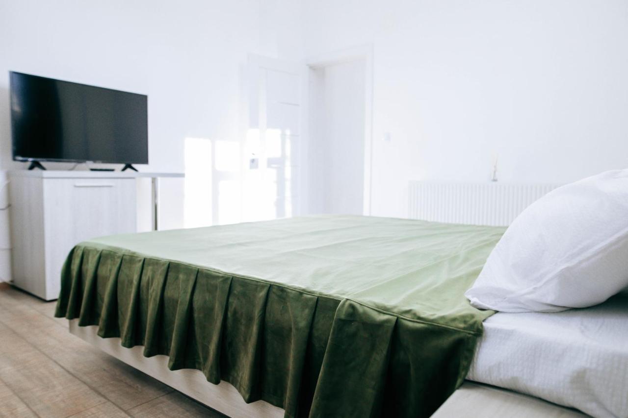 Neva Apartments Fagaras Bagian luar foto