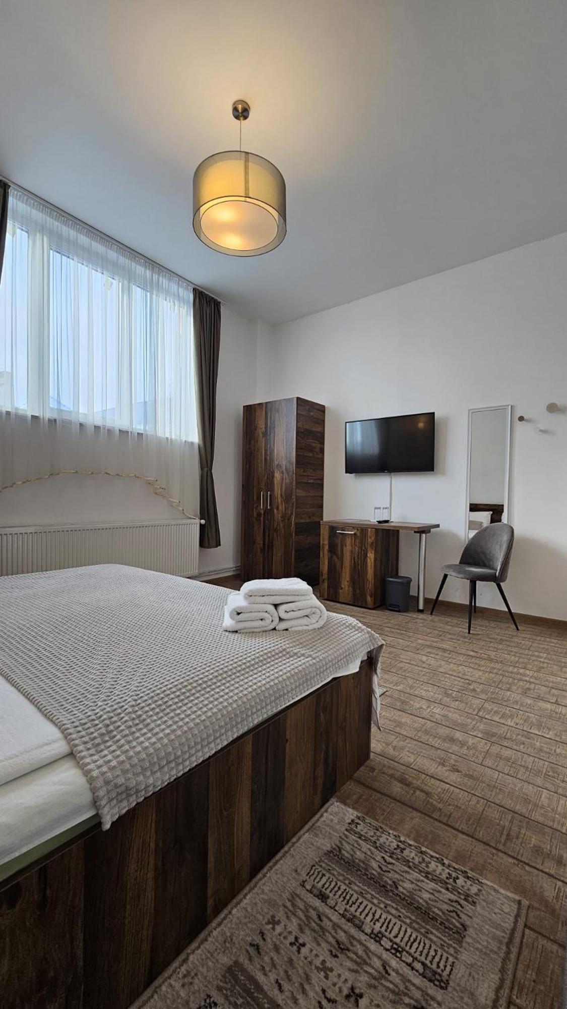 Neva Apartments Fagaras Bagian luar foto